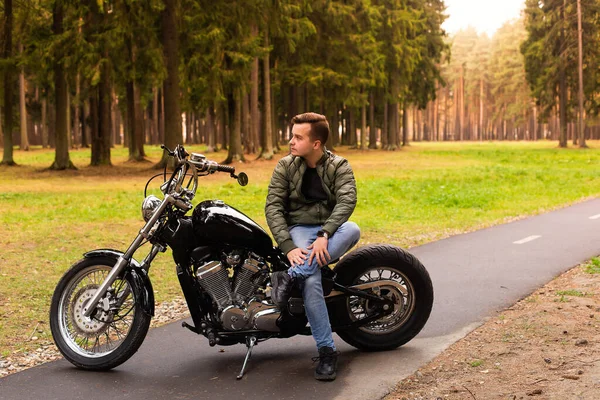 Beau Jeune Homme Moto Route — Photo