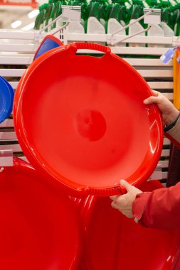 Plastik şeyler, tepeden aşağı sür.