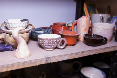 Modern kil atölyesi, kap kacak