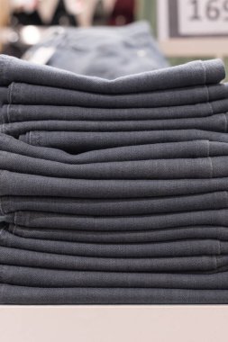 Kot pantolon, bir yığın kot pantolon.