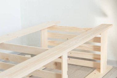 Ahşap bir yapının iskeleti. Marangozluk atölyesi.