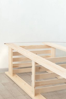 Ahşap bir yapının iskeleti. Marangozluk atölyesi.