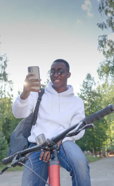 African American Man Phone His Hands Bicycle — Stock Photo, Image