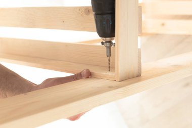 Tahta levhalar ve çalışma aletleri. Marangozluk işi.