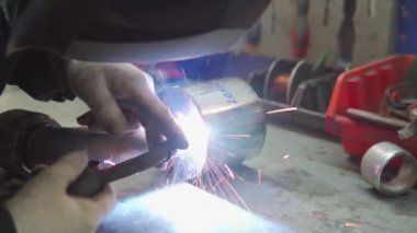 Otomatik mekanik tamirat egzoz hattı.