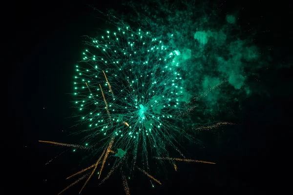 # Gökyüzünü ışık havai fişek