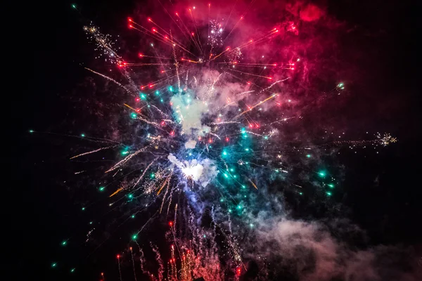 # Gökyüzünü ışık havai fişek