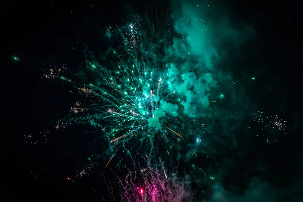 # Gökyüzünü ışık havai fişek