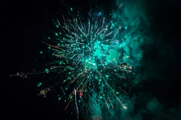 # Gökyüzünü ışık havai fişek