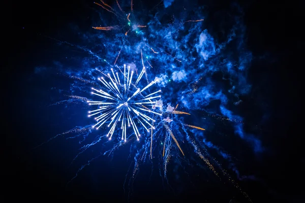 # Gökyüzünü ışık havai fişek