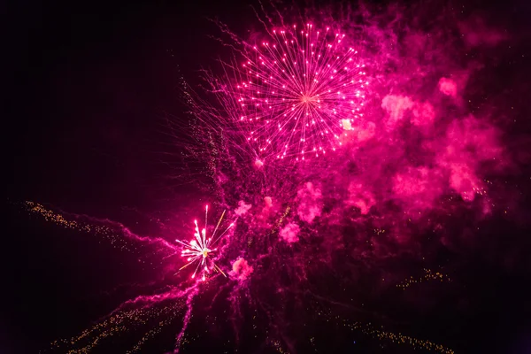 # Gökyüzünü ışık havai fişek