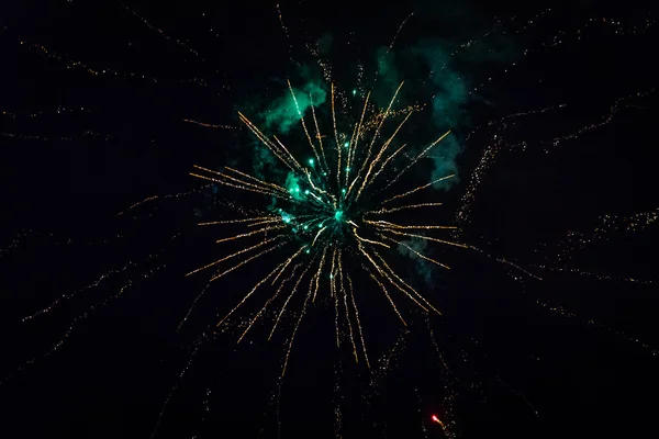 # Gökyüzünü ışık havai fişek