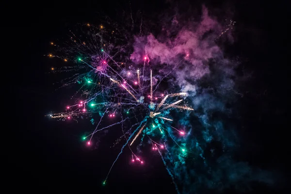 # Gökyüzünü ışık havai fişek