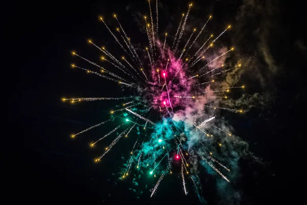 # Gökyüzünü ışık havai fişek