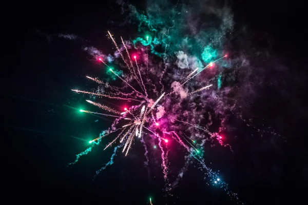 # Gökyüzünü ışık havai fişek