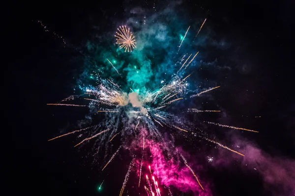 # Gökyüzünü ışık havai fişek