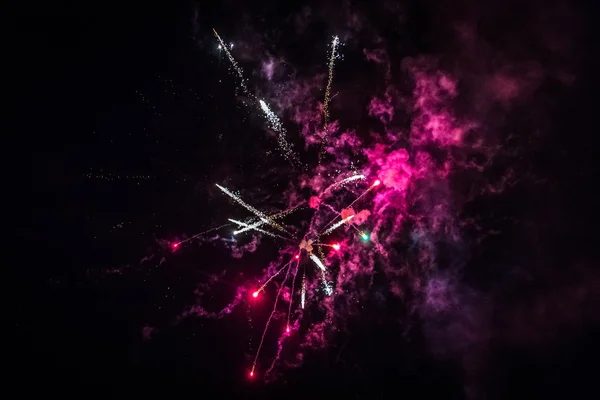 # Gökyüzünü ışık havai fişek