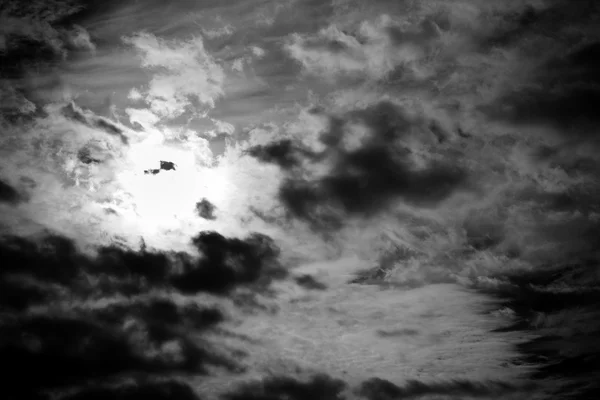 Mavi gökyüzü ve bulutlar