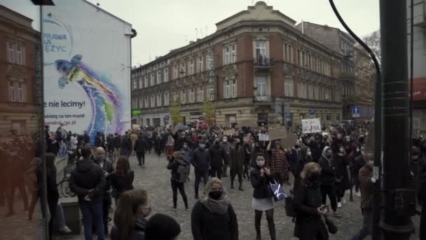 Cracóvia Polónia Outubro 2020 Povo Polaco Reuniu Mascarado Durante Pandemia — Vídeo de Stock