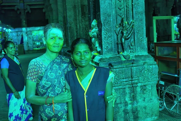 Madurai Índia Novembro 2018 Trabalhadora Manutenção Feminina Templo Hindu Chamada — Fotografia de Stock