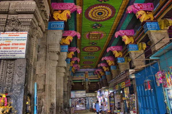 Madurai Ινδία Νοέμβριος 2018 Διακοσμημένη Πολύχρωμη Οροφή Ενός Ναού Των — Φωτογραφία Αρχείου