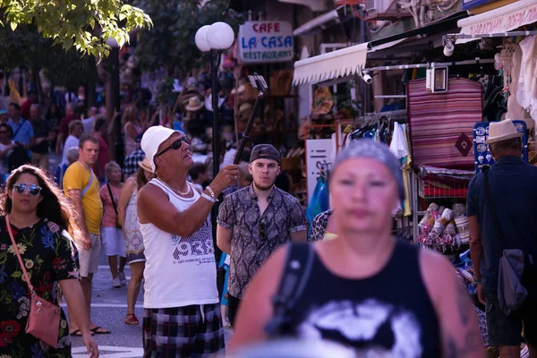 Kréta Řecko Září 2017 Starý Turista Fotí Selfie Tyčinkou Komerčním — Stock fotografie