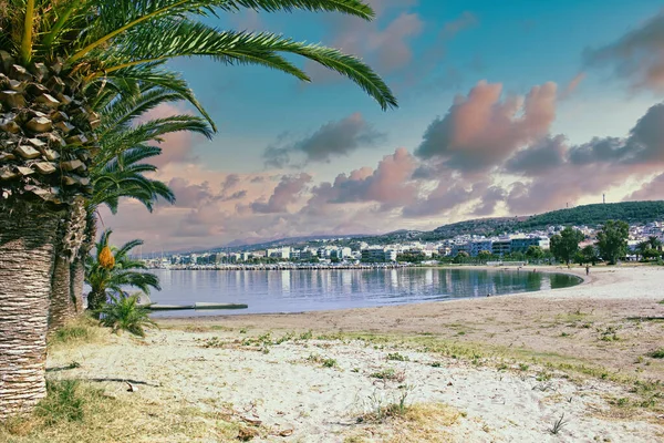 Крит Греция Широкоугольный Вид Озеро Пруд Против Города Agios Nikolaos — стоковое фото