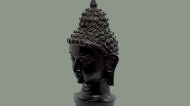 3D宗教雕塑概念 黑色佛头雕像旋转360度 灰色背景孤立 — 图库视频影像