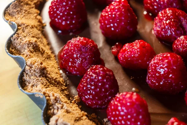 Taze Böğürtlenli Çikolotalı Tart Taze Meyveli Tart Masada Taze Yapımı — Stok fotoğraf