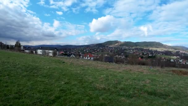 Limanowa Polonia Meridional Amplia Vista Angular Del Prado Hierba Verde — Vídeos de Stock