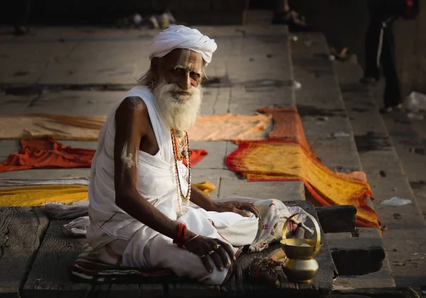 Varanasi India November 2016 Πορτρέτο Ενός Ινδού Λευκού Γενειοφόρου Γέρου — Φωτογραφία Αρχείου