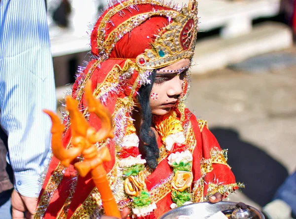 Pushkar Índia Novembro 2016 Uma Jovem Menina Vestida Disfarçada Deusa — Fotografia de Stock