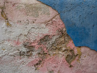 çatlaklardan ve çiziklerden oluşan bir duvarın dokusu  