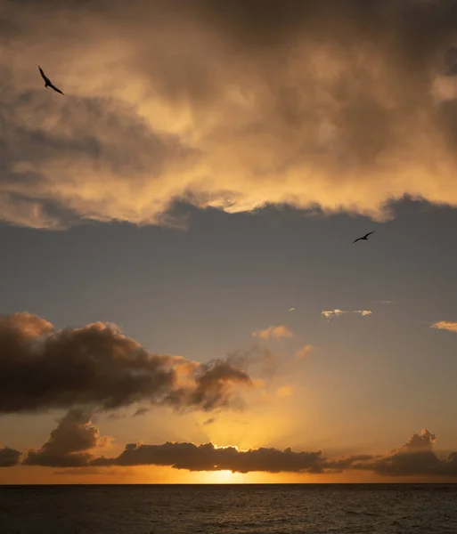 Vacker Solnedgång Över Havet — Stockfoto