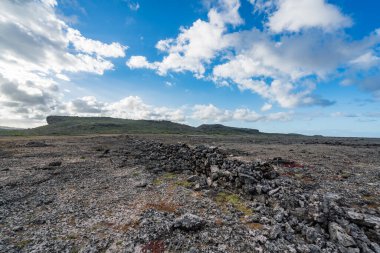 Kayalık plajın güzel manzarası