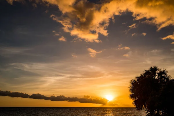 Vacker Solnedgång Över Havet — Stockfoto