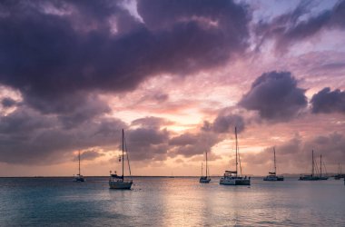 Karayipler 'in Bonaire Adası' nın manzarası