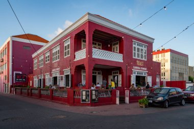 Petermaai 'de dolaşmak Willemstad' ın tarihi bir parçasıdır.