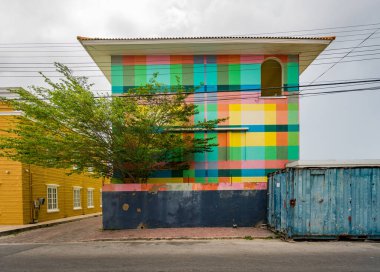 Otrobanda Curacao 'nun eski kasabasında dolaşıyorum.