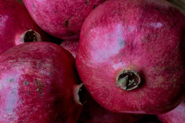 Nar meyvelerinin (Punica granatum) yakın çekimi)