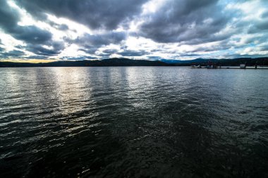 Idaho 'daki Coeur D' Alene Gölü 'nün Panoramik Manzarası