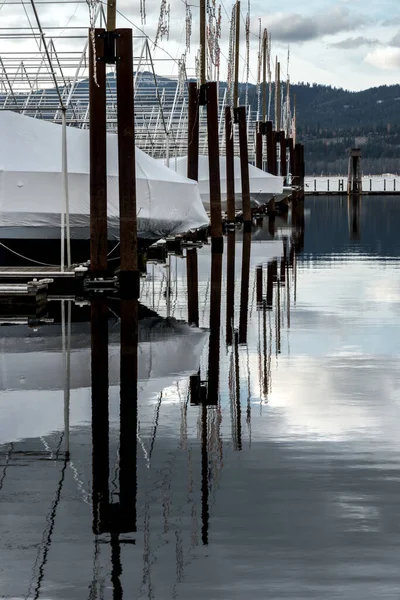 Moorings Łodzi Zimą Zabezpieczone Łodzie Nad Jeziorem Coeur Alene Idaho — Zdjęcie stockowe