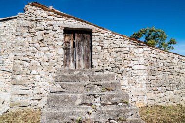 Ardeche 'deki Eski Taş Bina
