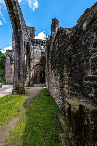 Almanya 'daki Kara Orman' daki Alerheiligen Manastırı Yıkıntısı