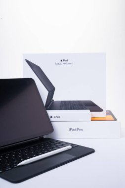 KUALA LUMPUR, MALAYSIA - 28 HAZİRAN 2021: Apple iPad Pro 11 