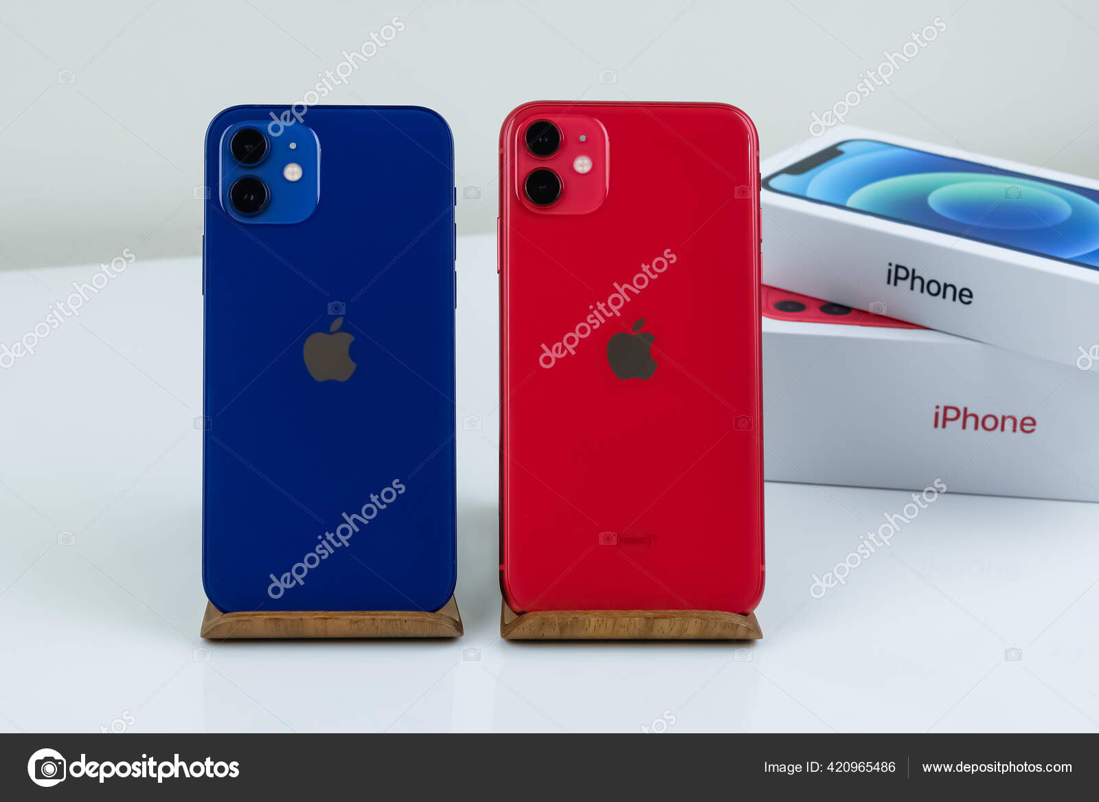 Iphone Blue Iphone Red Side Side Next Boxes Stock Editorial Photo C Nycruss
