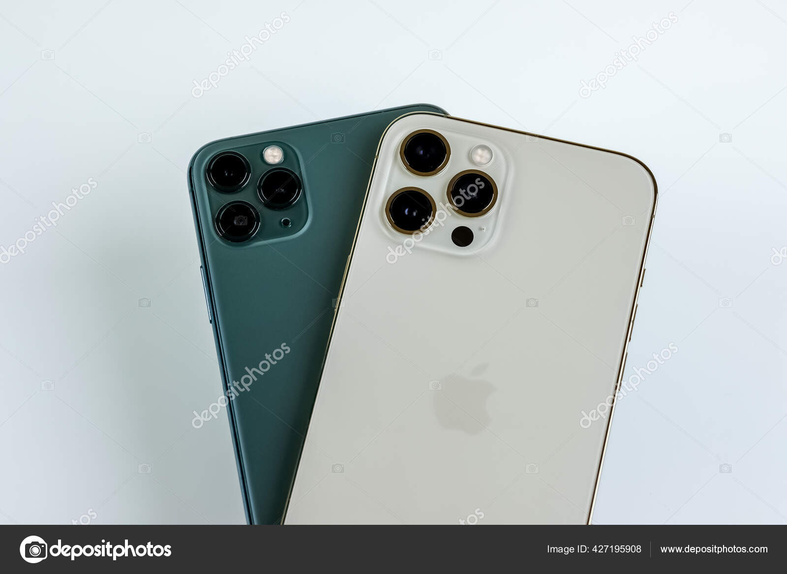 Iphone Pro Max Gold Next Iphone Pro Max Midnight Green Stock Editorial Photo C Nycruss