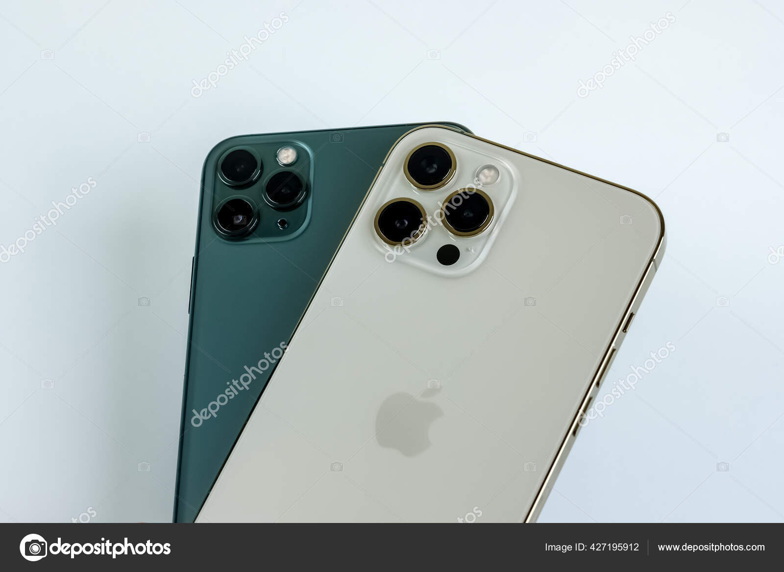 Iphone Pro Max Gold Next Iphone Pro Max Midnight Green Stock Editorial Photo C Nycruss