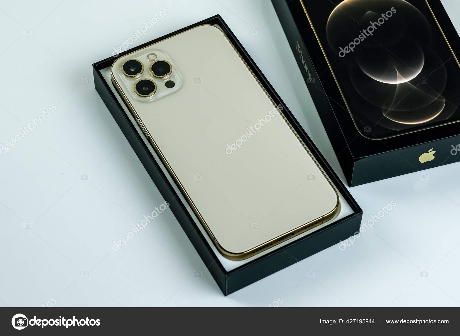 Iphone Pro Max Gold Held Customer Next Its Box Stock Editorial Photo C Nycruss Iphone Pro Max Gold Held Customer Next Its Box Stock Editorial Photo C Nycruss