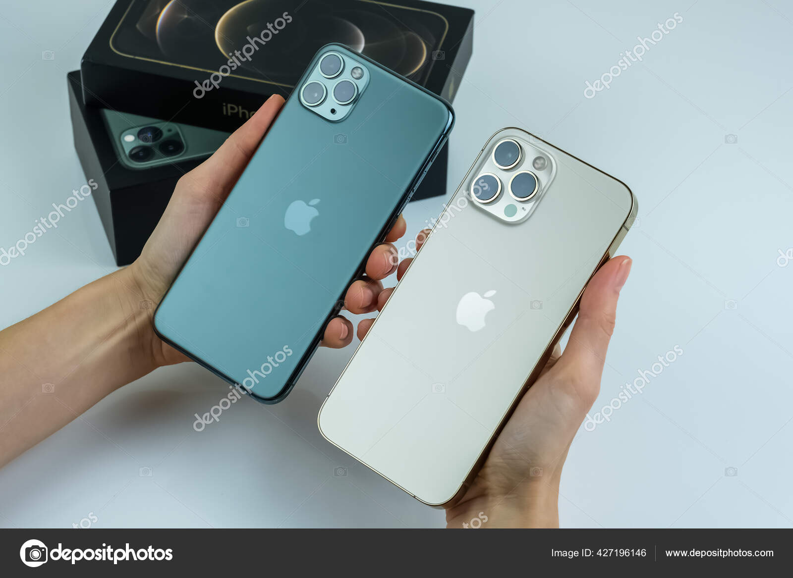 Iphone Pro Max Gold Next Iphone Pro Max Midnight Green Stock Editorial Photo C Nycruss